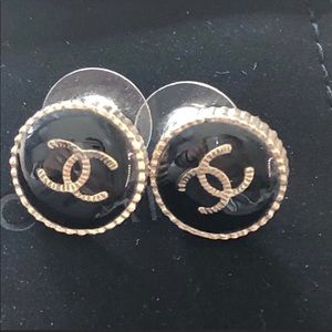 Chanel earrings *Re-Posh*